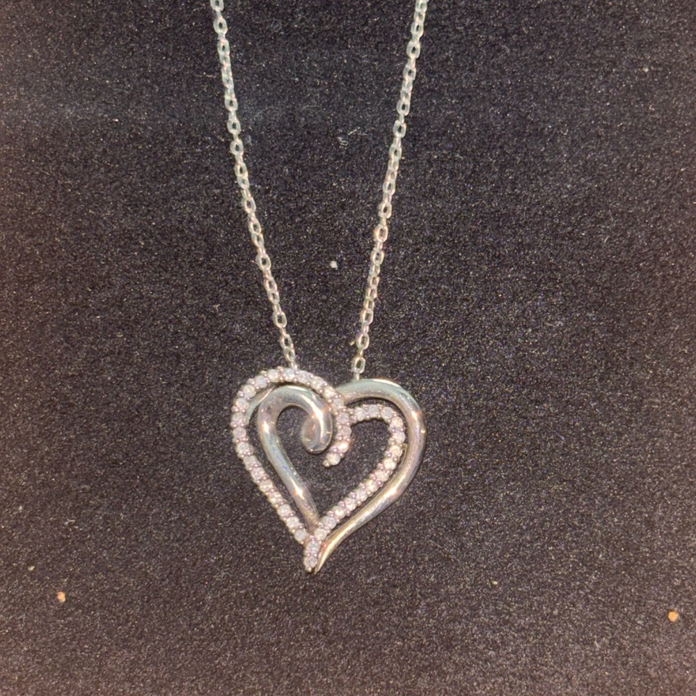 Elegant Sterling Silver Heart Pendant Necklace with Diamond Details - Picture 3 of 5